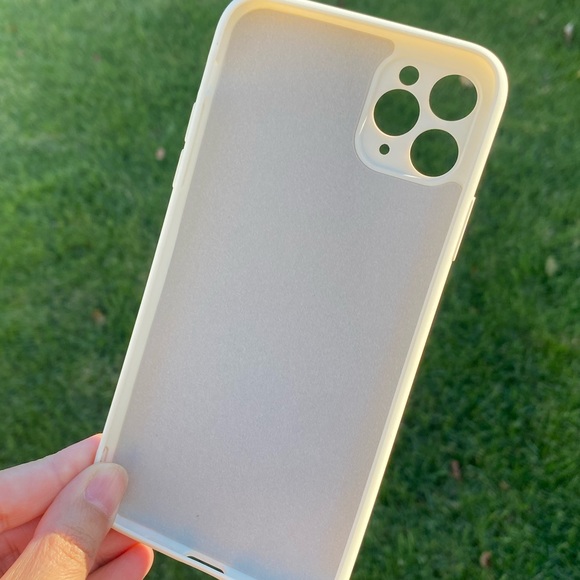 Butterfly phone case for iPhone 11 Pro Max - Picture 4 of 5